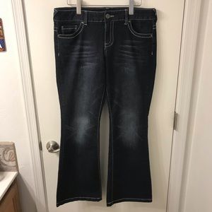 Maurices “straight” dark wash NWOT 11/12 SHRT